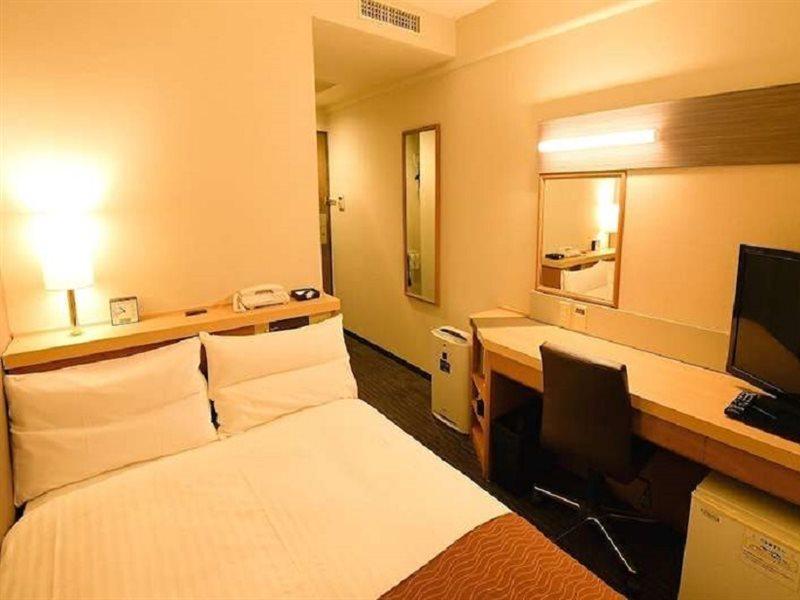 Via Inn Shin Osaka West Bagian luar foto