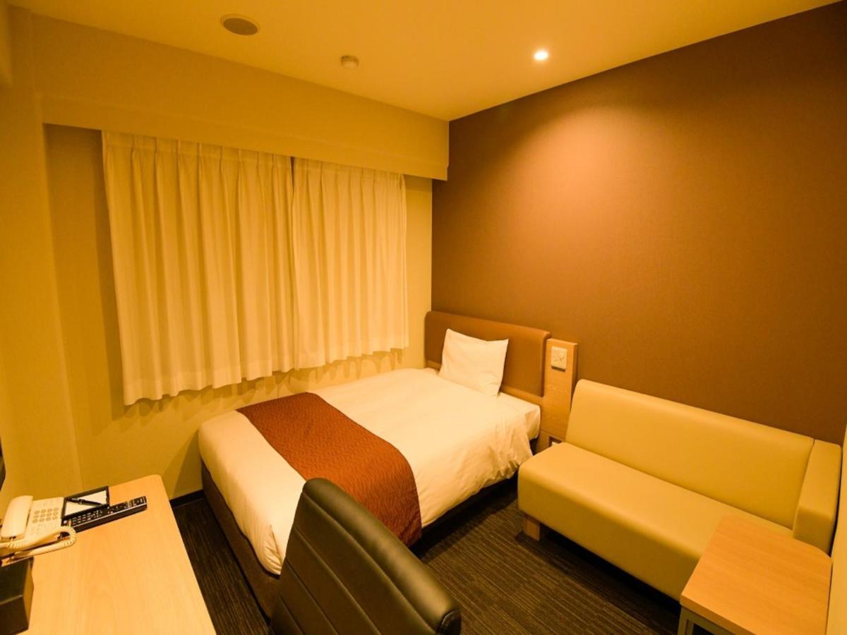 Via Inn Shin Osaka West Bagian luar foto
