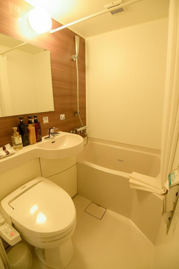 Via Inn Shin Osaka West Bagian luar foto